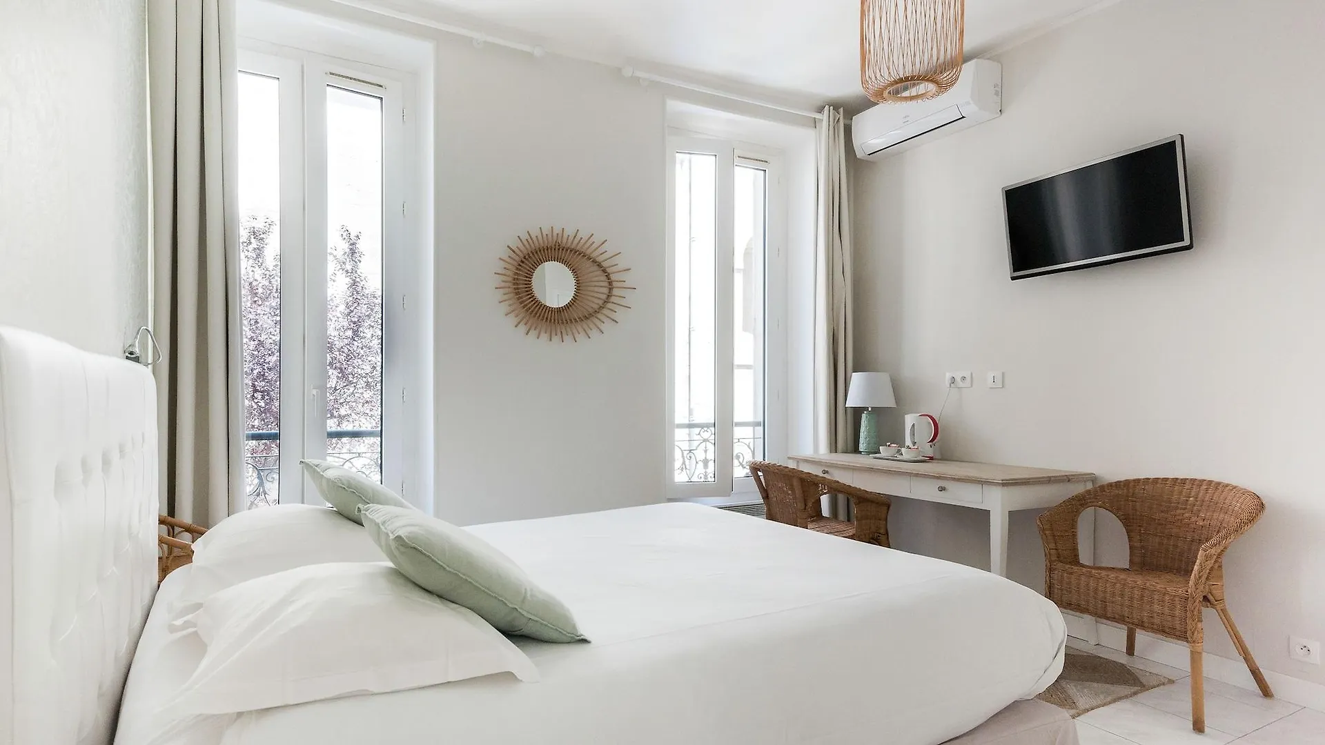 Hotel Central Avignon 3*,