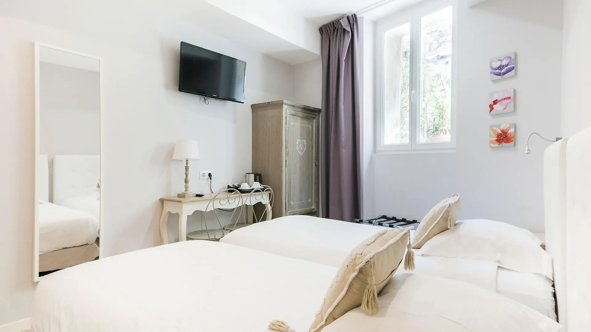 Hotel Central Avignon 3*,
