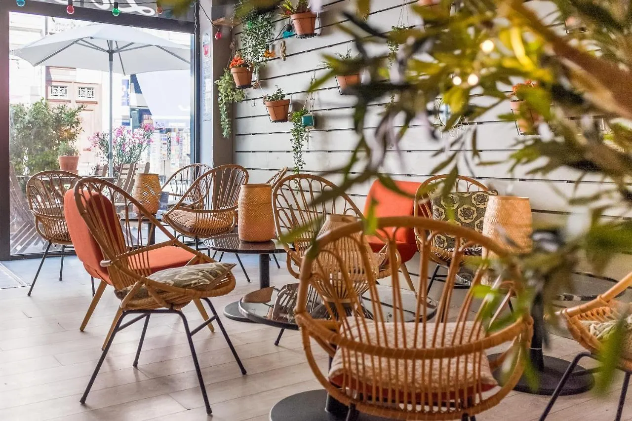 ***  Hotel Central Avignon France
