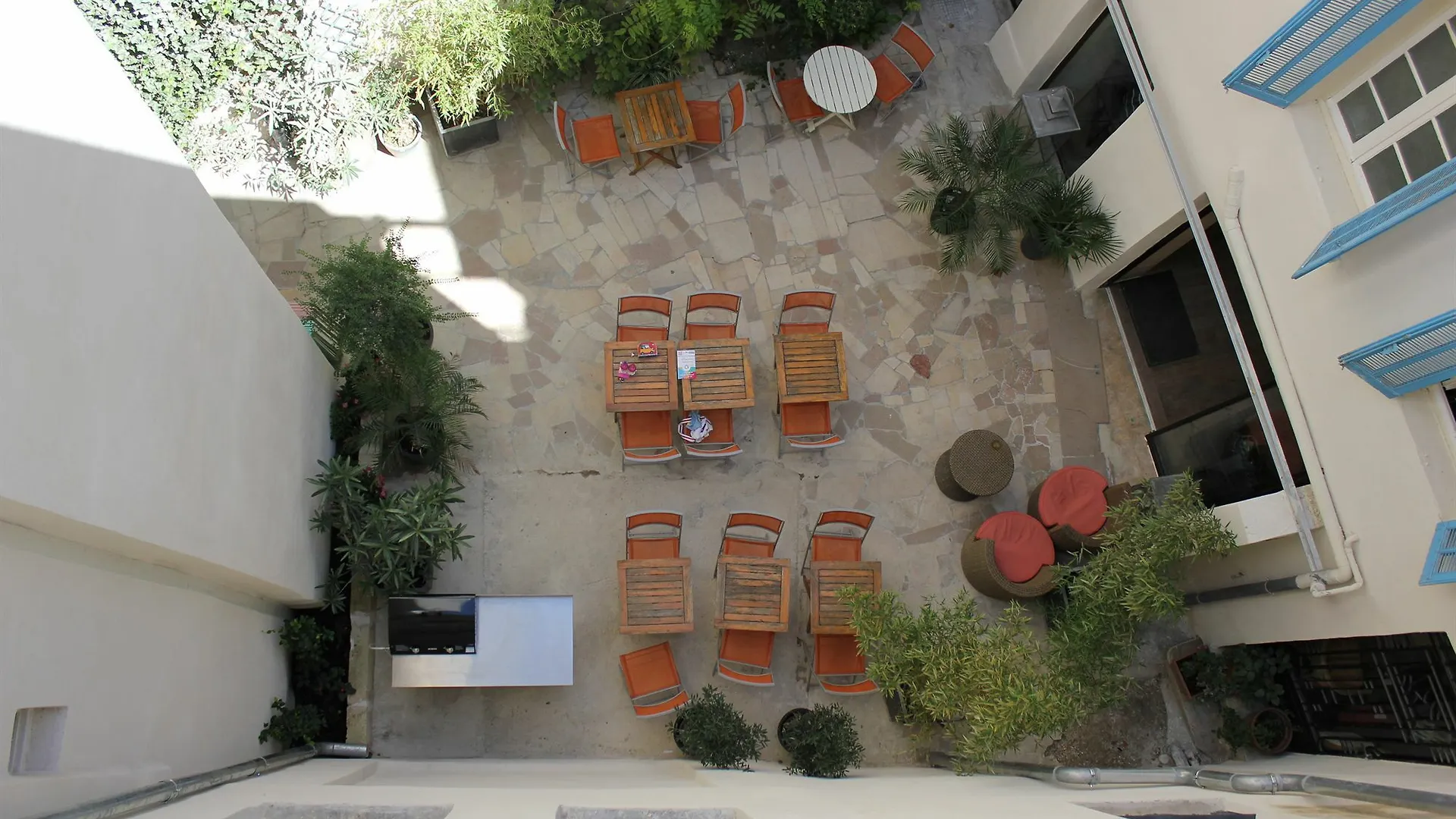 Hotel Central Avignon 3*,